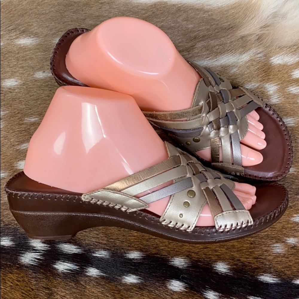 Auditions Metallic Gold Leather Sandals Size 9.5 S